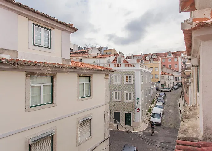 Principe Real 2 Bedrooms 2 Bathrooms, Air-con, Wi-fi, 1st Floor Lisbon