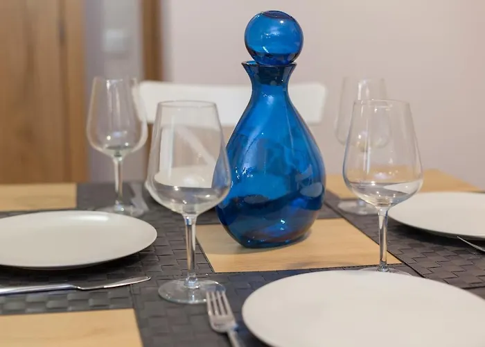 Principe Real 2 Bedrooms 2 Bathrooms, Air-con, Wi-fi, 1st Floor * Lisbon