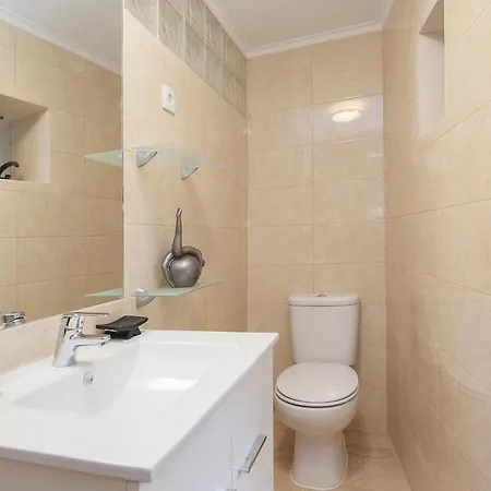 Principe Real 2 Bedrooms 2 Bathrooms, Air-con, Wi-fi, 1st Floor Лісабон