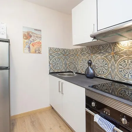 Principe Real 2 Bedrooms 2 Bathrooms, Air-con, Wi-fi, 1st Floor *